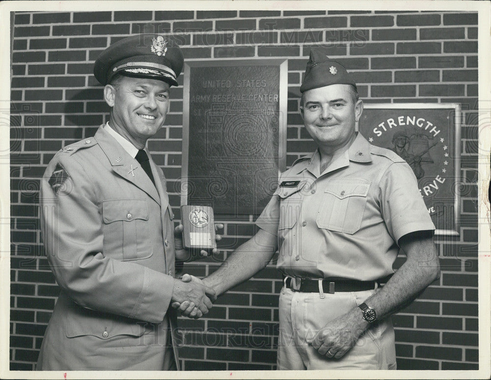 1967 Press Photo Charles C. Pruitt, receives outstanding student award - Historic Images