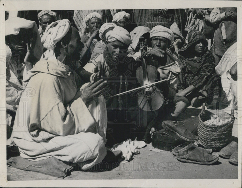 1941 Press Photo Algerian Desert Billy Band Performs at Wedding - Historic Images