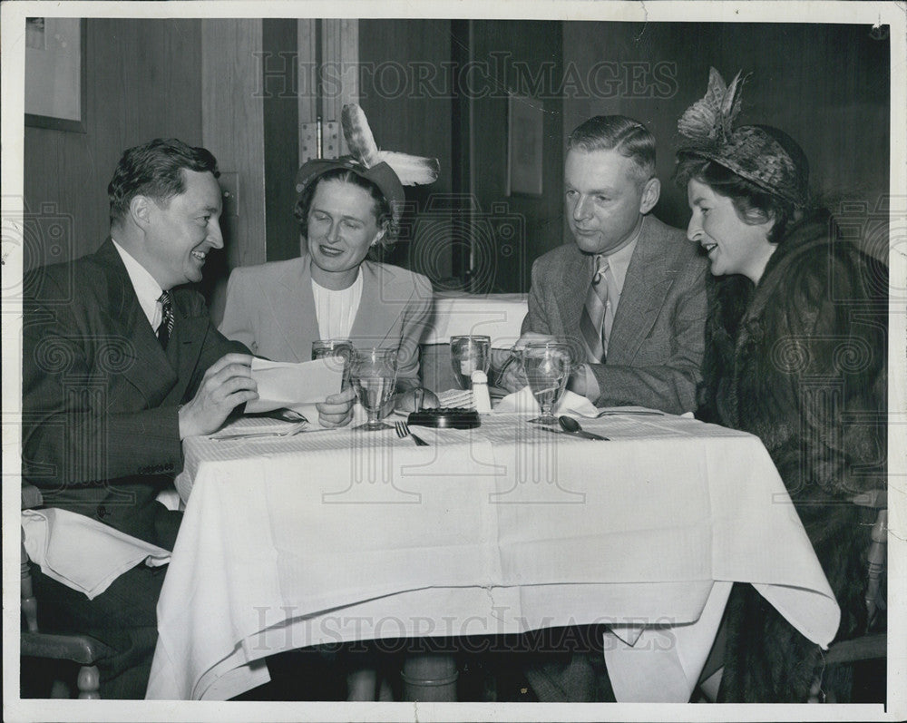 1948 Press Photo Detroit Socialites Walter Briggs Jr And Wife At Dinner - Historic Images