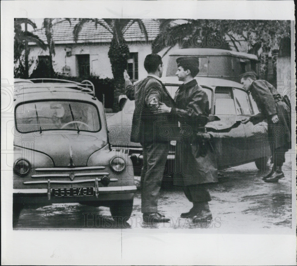 1962 Press Photo French Policeman searched a civilian in trouble Algerians. - Historic Images