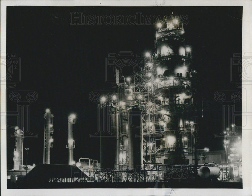 1954 Press Photo Australian Catalytic Cracker Plant Of the Kwinana Refinery - Historic Images