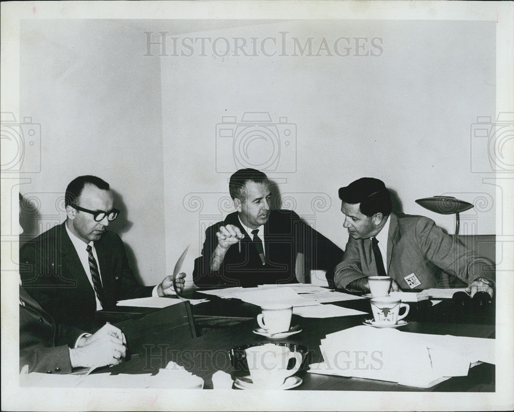 1968 Press Photo Florida Aerospace Defense Group Officials Meeting Orlando - Historic Images