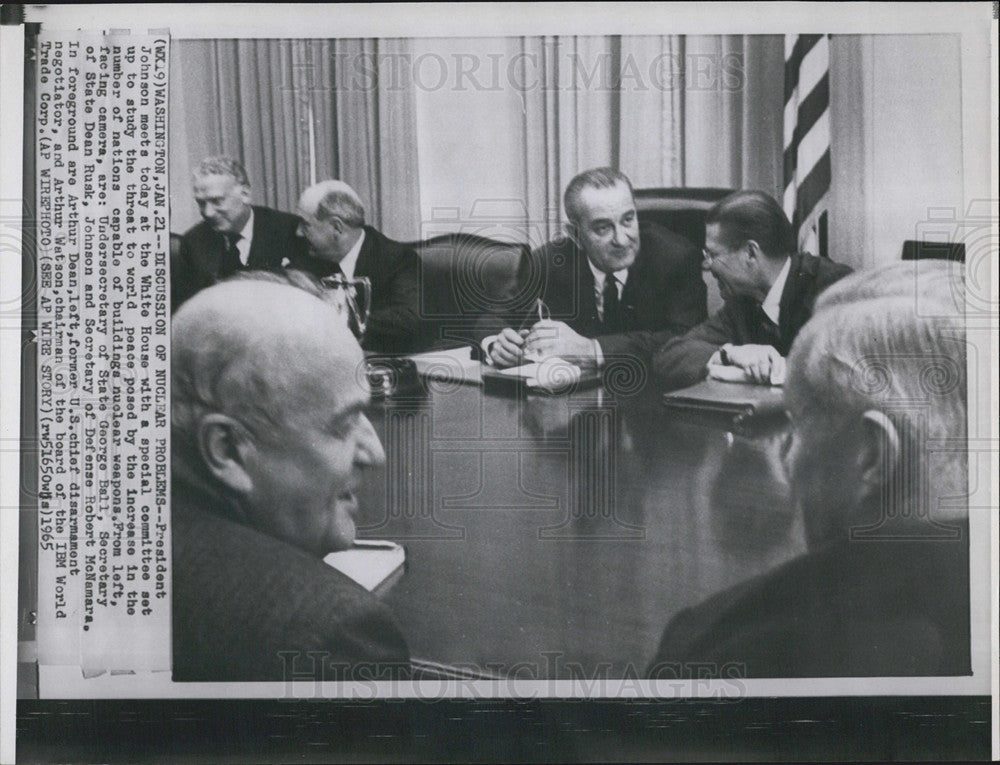 1965 Press Photo President Johnson meets with Committee for World peace. - Historic Images