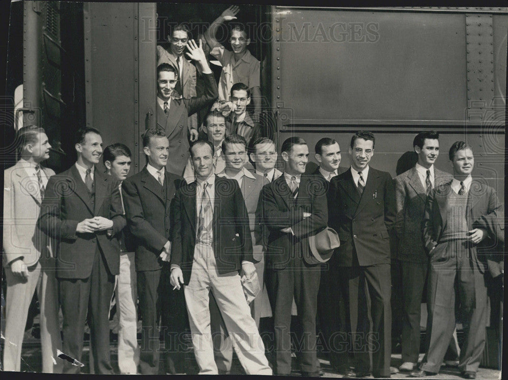1941 Press Photo St Petersburg Men Boarding Train Military Draft - Historic Images