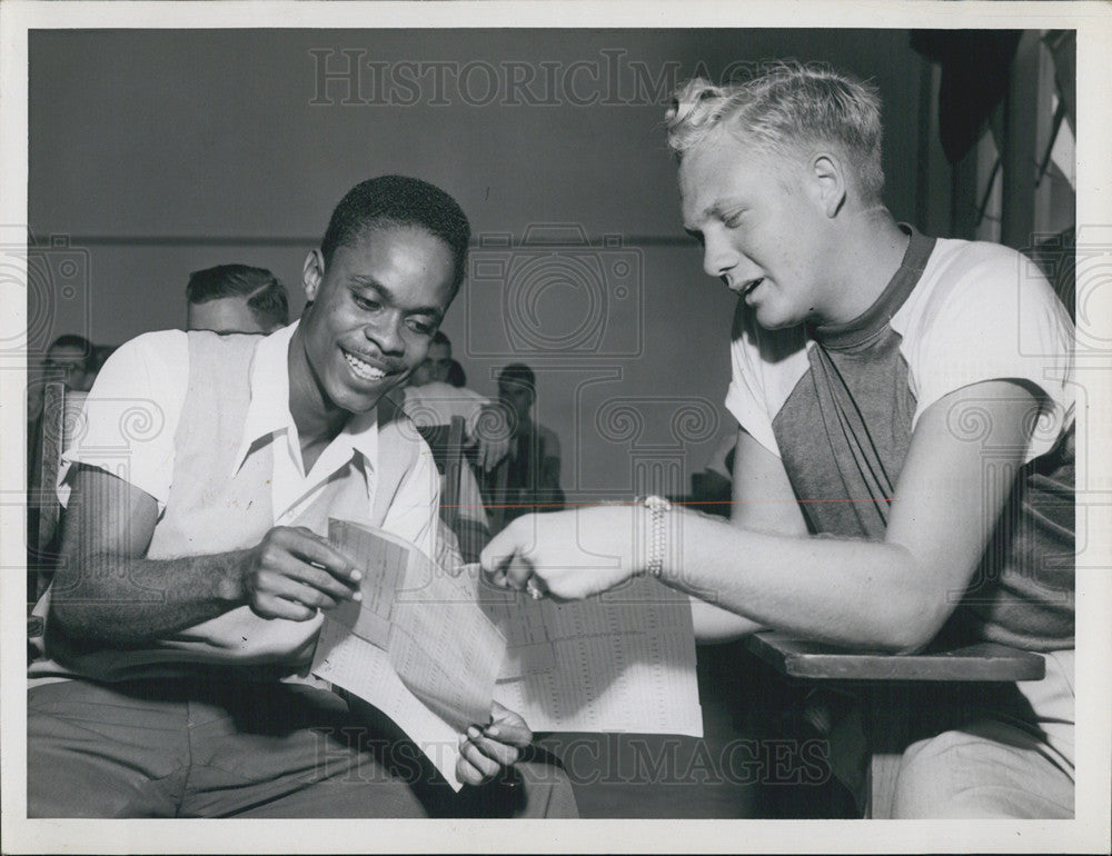 Press Photo Men With Military Draft Papers Donald McRae Ralph Walters - Historic Images