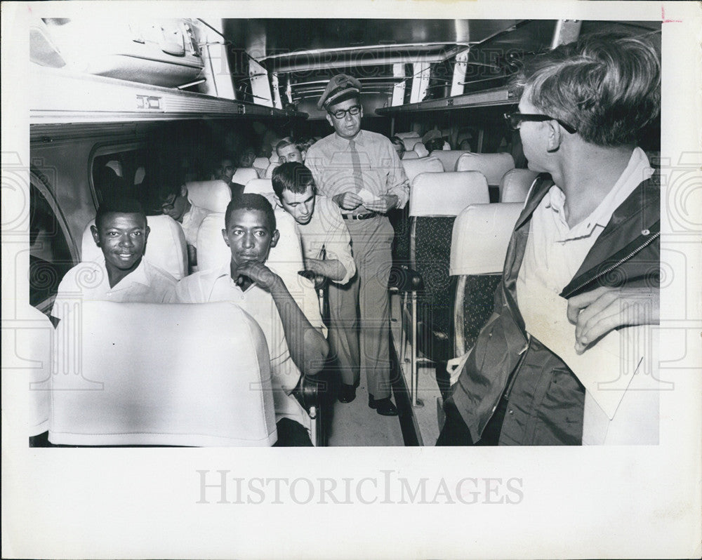 1966 Press Photo St Petersburg Military Draftees Riding Bus - Historic Images