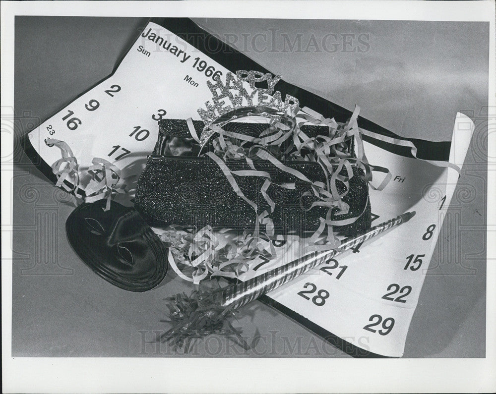 1965 Press Photo New years Eve - Historic Images