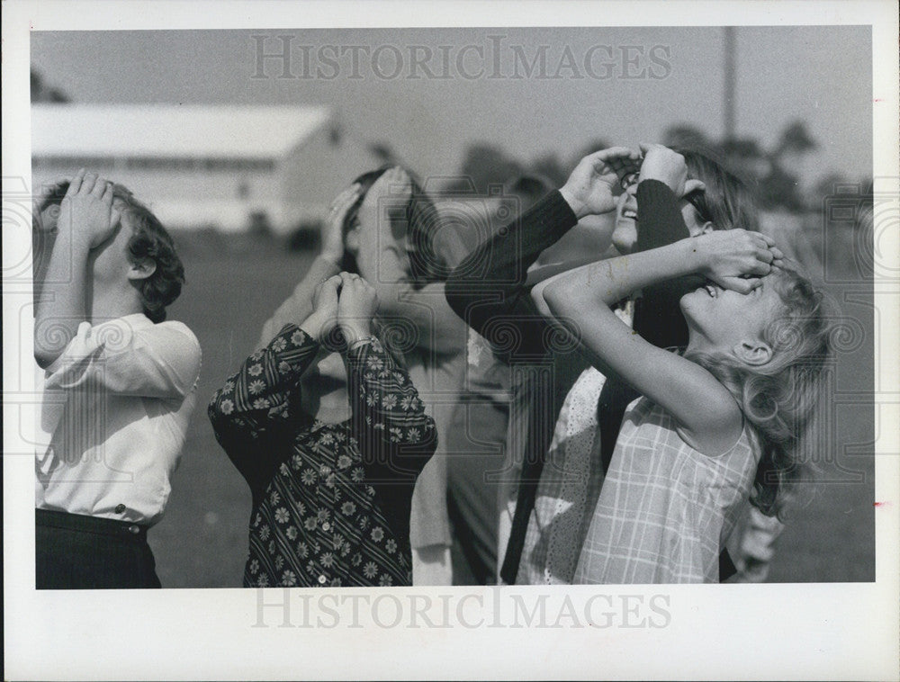 1969 Press Photo Bayshore Middle School Students launch model rockets - Historic Images