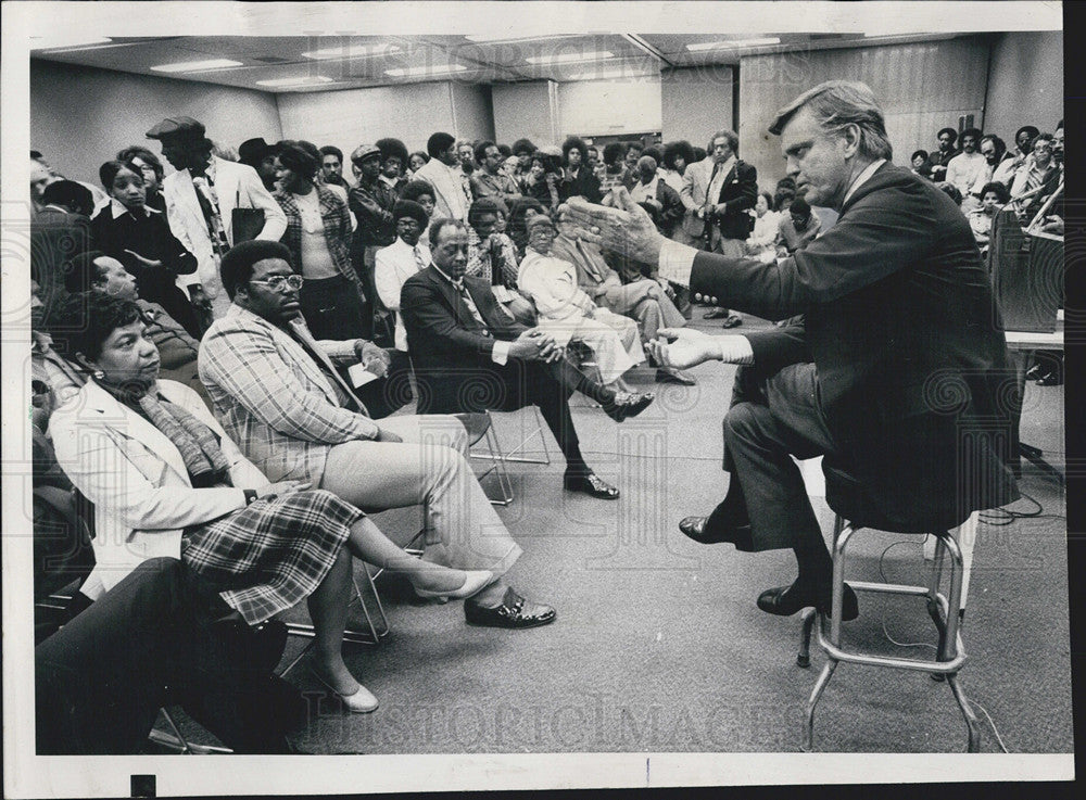 1975 Press Photo Governor Dan Walker Held Another Accountability Sessions - Historic Images