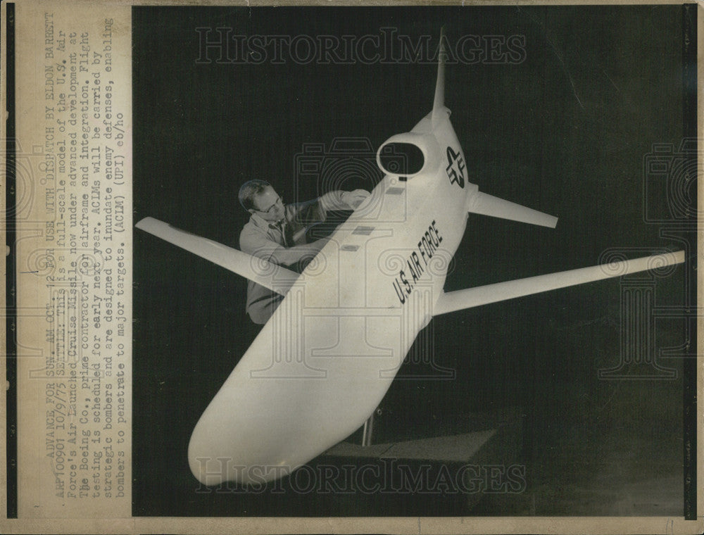 1975 Press Photo US Air Force Air Launched Cruise Missile Model - Historic Images