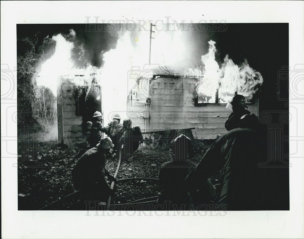 1981 Press Photo Firefighter Training Fire, Indian Rocks Beach - Historic Images