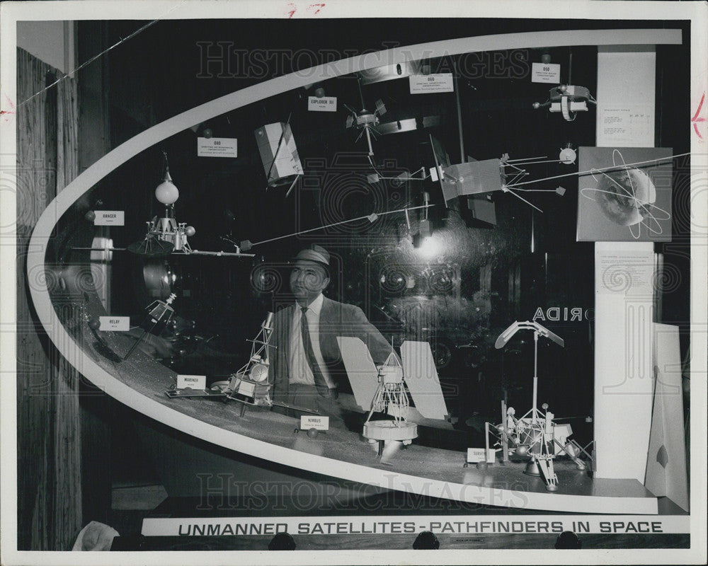 1963 Press Photo Man Looks At Model Display For Unmanned Satellite Pathfinders - Historic Images