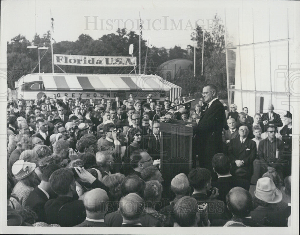 1964 Press Photo President Johnson At US State Trade Fair In Stockholm Sweden - Historic Images