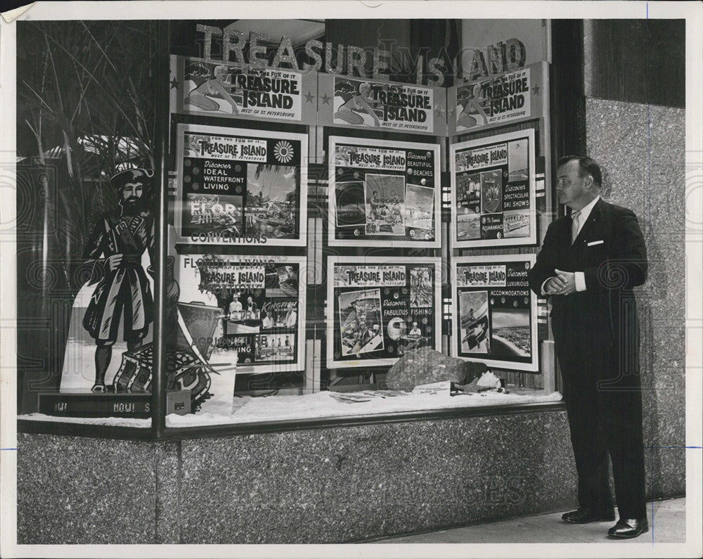 Press Photo New York City 49th Street Windows, Florida Showcase Building - Historic Images