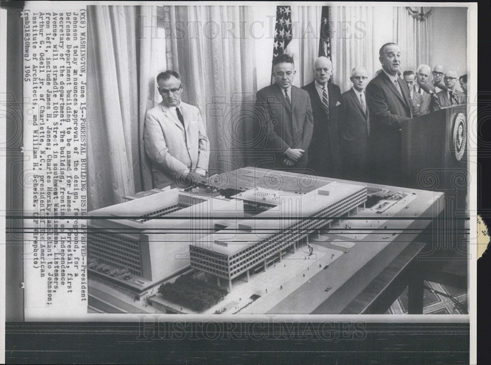 1965 Press Photo  President Johnson building Defense department Building - Historic Images