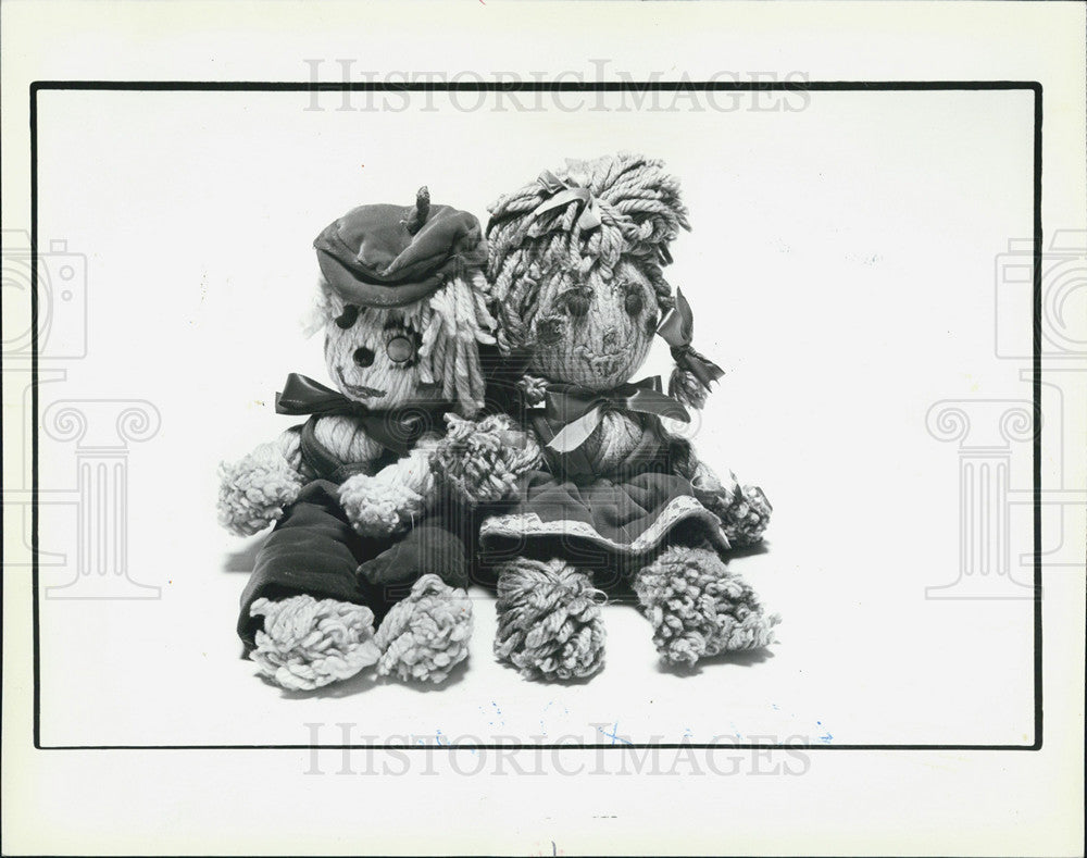 1981 Press Photo Dorsey Cuddlies Tyrolean Stuffed Animals Hans Mitzi - Historic Images