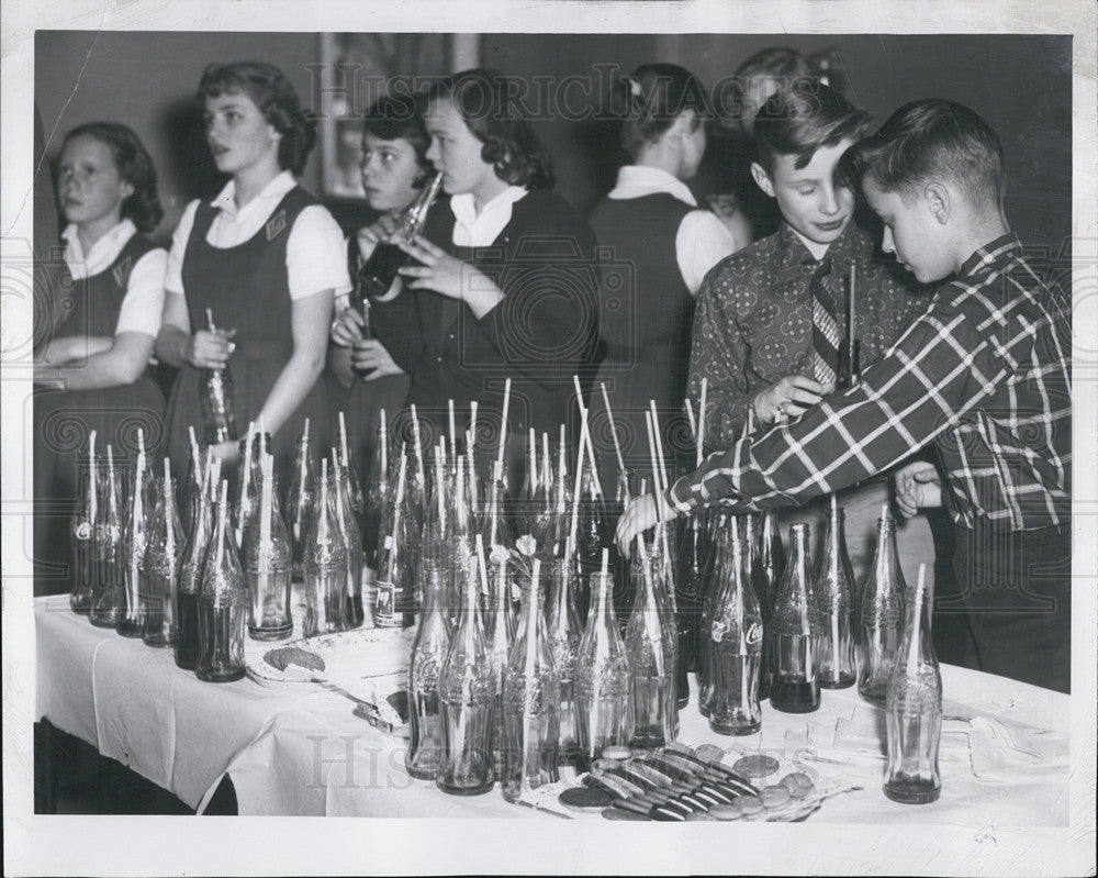 1960 Press Photo Lake County Catholic Schools Semi-Final Daily News Spelling Bee - Historic Images