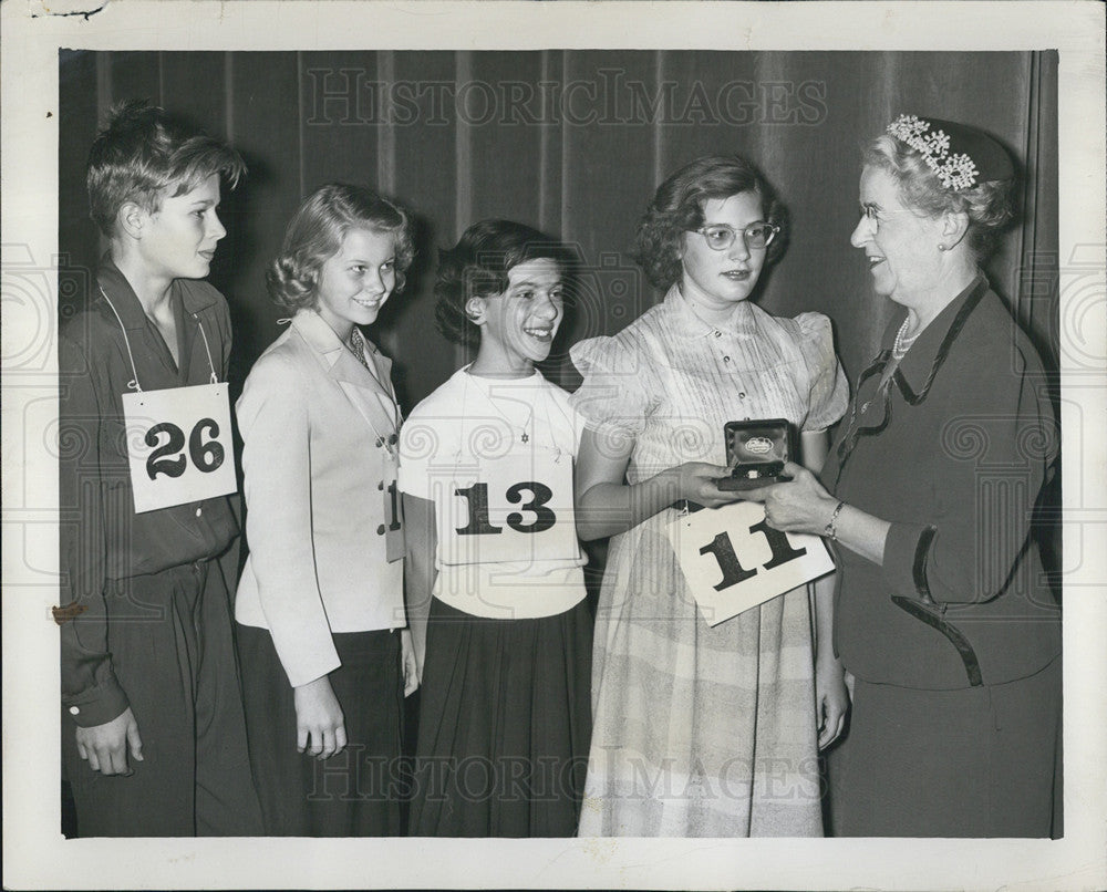 1953 Press Photo Kathryn Steinmetz, Barbara Stewart, Michael Bauman, Ruth Ann - Historic Images