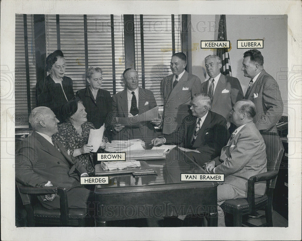 1950 Press Photo Chicago Public Schools Daily News Spelling Bee Dr Don C Rogers - Historic Images