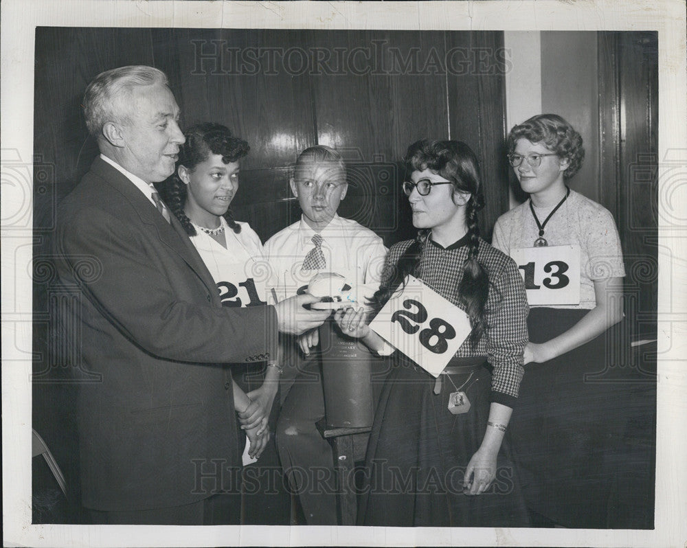 1951 Press Photo  8th Grader Wins Daily News Spelling Bee Judith Podore - Historic Images