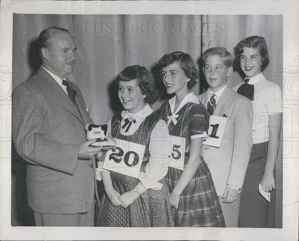 1955 Press Photo Linda Nelson Gets Watch for Winning Daily News Spelling Bee - Historic Images