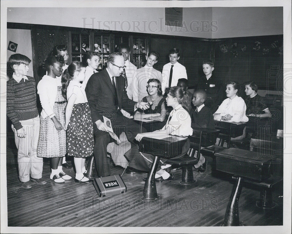 1957 Press Photo Daily News Spelling Bee Chicago Public Schools Hugh Hill WBBM - Historic Images