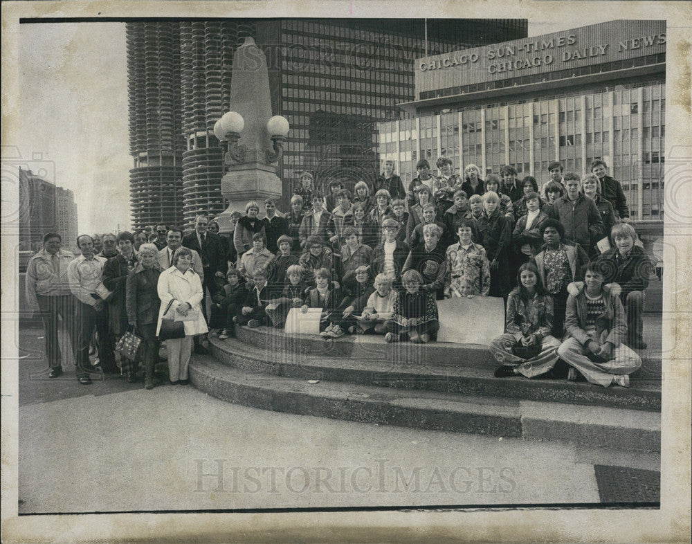 1975 Press Photo Chicago Daily News Carriers Branch Managers Tour - Historic Images