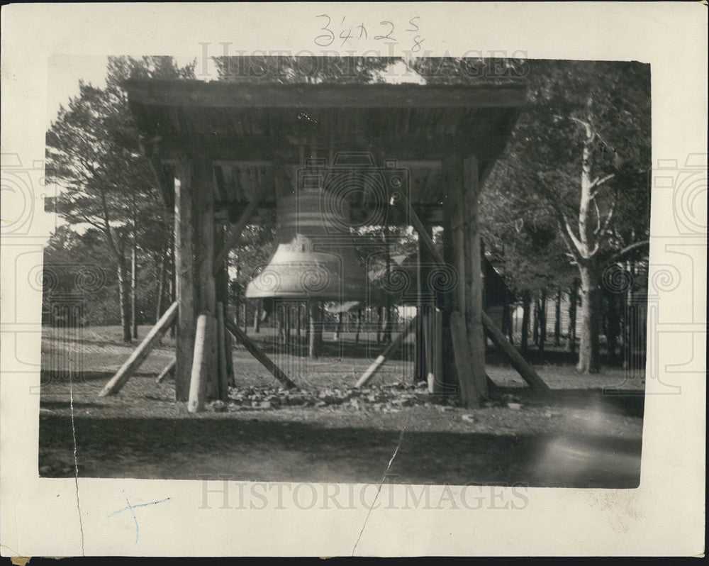 Press Photo Large bell in a Chicago park - Historic Images