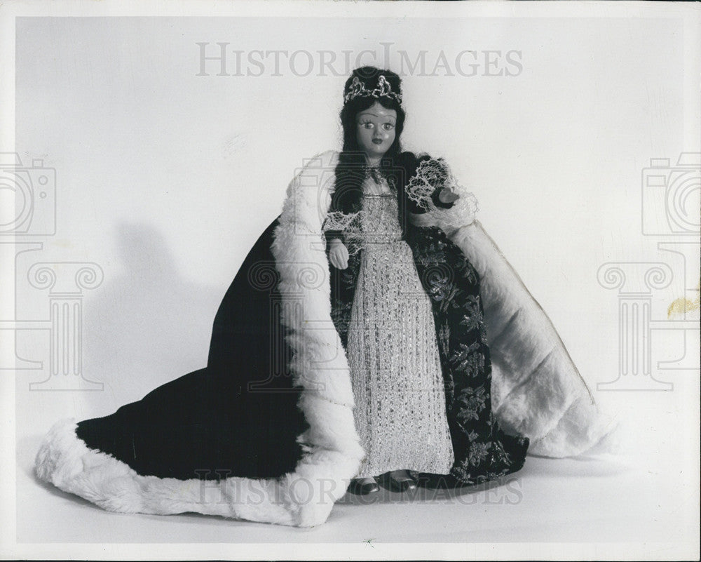 1966 Press Photo Queen Anne Figurine Doll - Historic Images