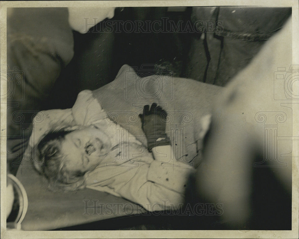 1956 Press Photo Injured Woman awaits Treatment - Historic Images