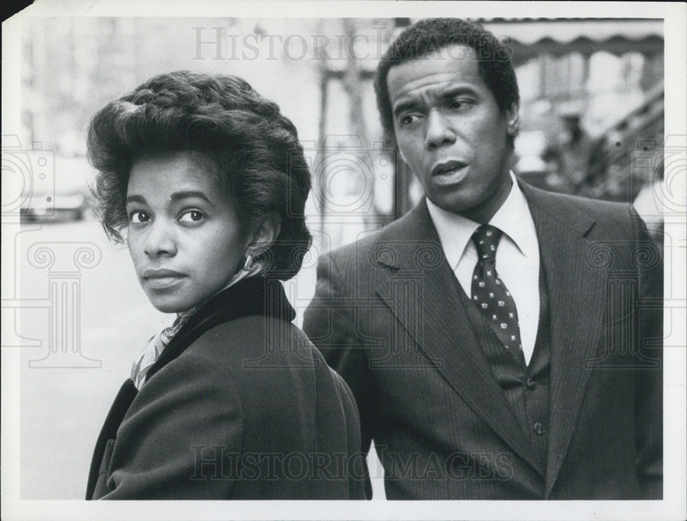 1979 Press Photo Saundra Sharp &amp; Robert Hooks in ABC&#39;s Hollow Image - Historic Images