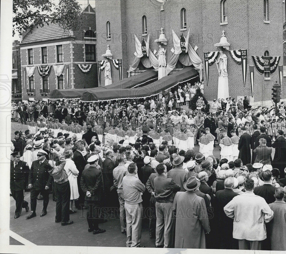 1960 Press Photo Procession honoring Archbishop Sheil enters St. Andrew Church - Historic Images