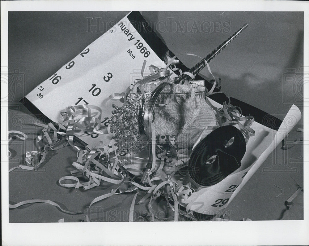 1965 Press Photo New Years Eve Still Life - Historic Images