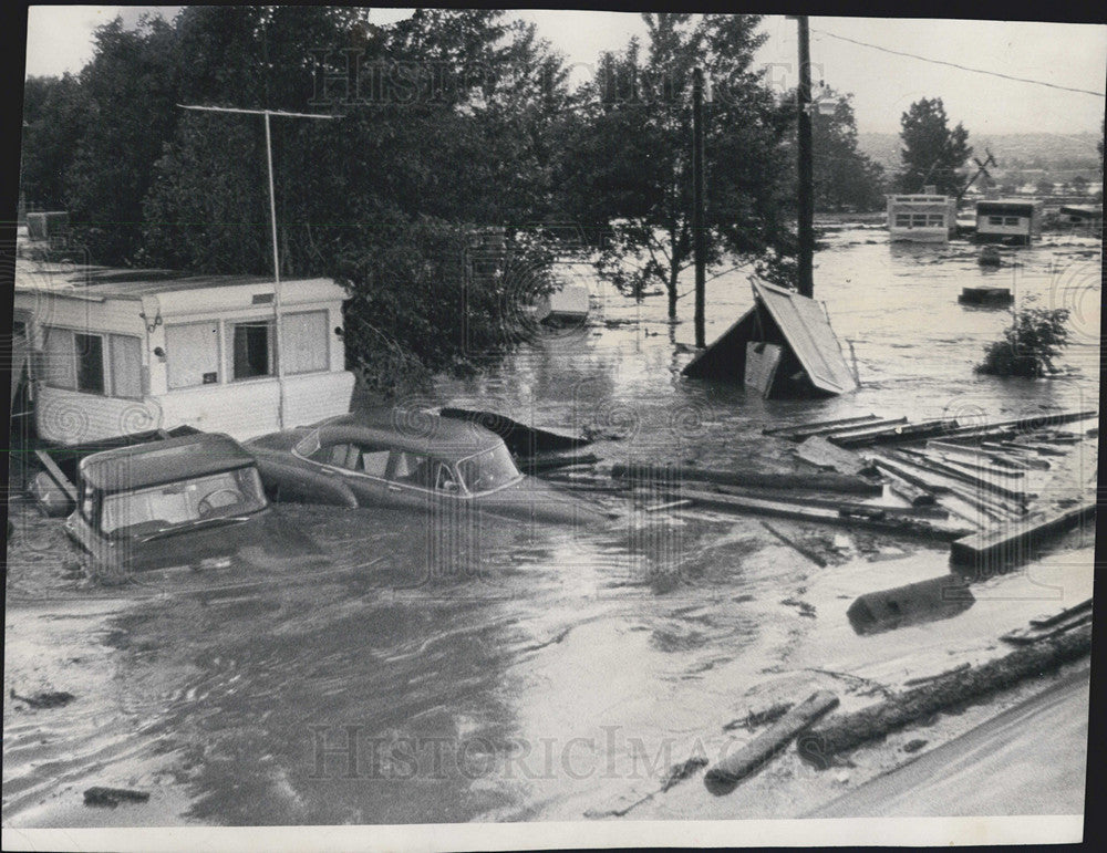 1965 Press Photo South Platte River Floods Denver, CO - Historic Images