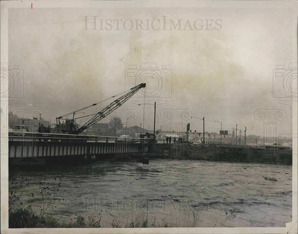 1969 Press Photo Crane Alameda Ave. Bridge - Historic Images