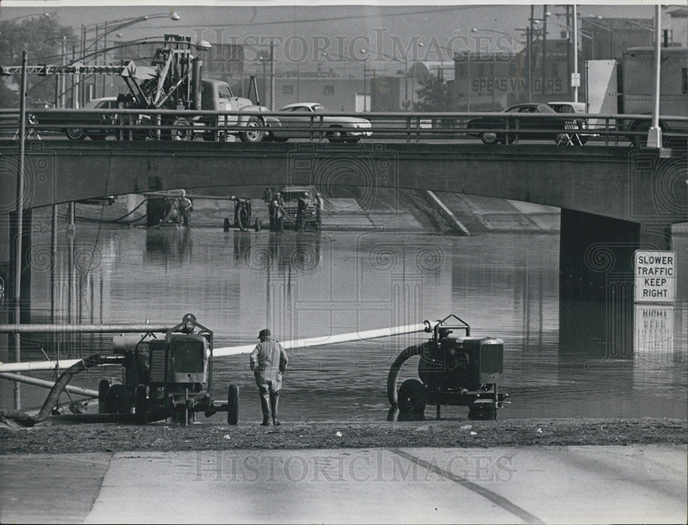 1969 Press Photo Valley highway flooding - Historic Images