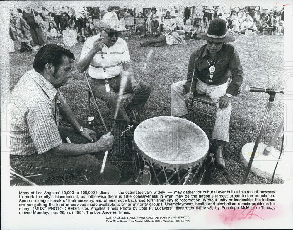 1981 Press Photo Los Angeles Indians gather for powwow cultural event - Historic Images