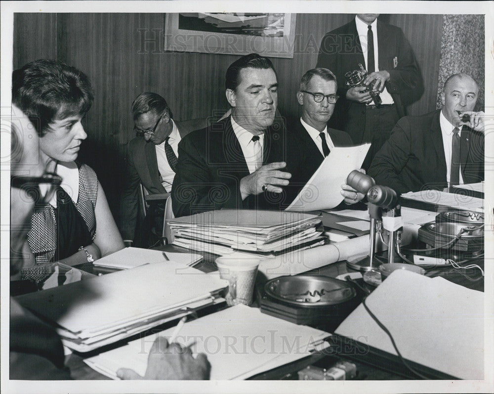 1965 Press Photo Weatherly Reads Statement Florida Road Board - Historic Images