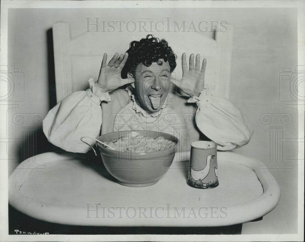 1967 Press Photo Sen. George Murphy Shown in Old 1941 &quot;Tom, Dick, and Harry&quot; - Historic Images