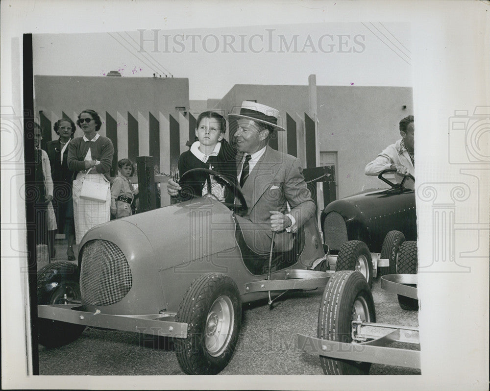 1951 Press Photo George Murphy With Daughter in Racer Ride - Historic Images