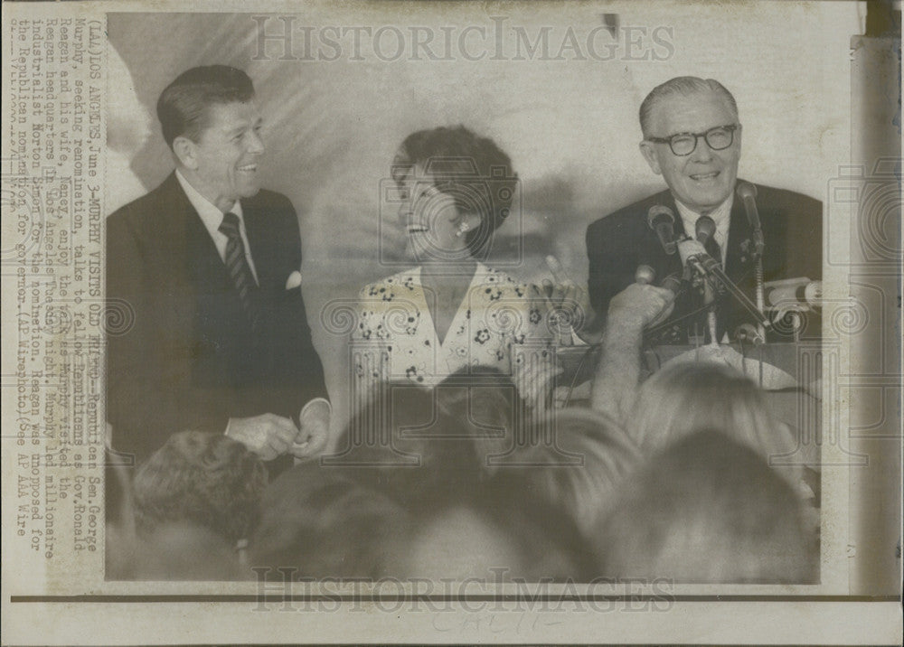 1972 Press Photo Sen George Murphy Talks To Gov Reagan In LA With Wife Nancy - Historic Images