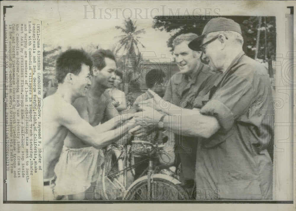 1970 Press Photo Gov Raymond Shafer, Sen George Murphy, Cambodian Villagers - Historic Images