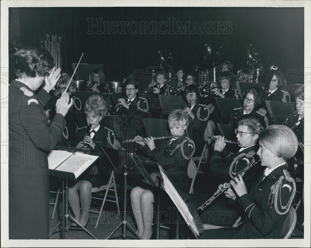 1972 Press Photo Woman Army Corps Band concert - Historic Images