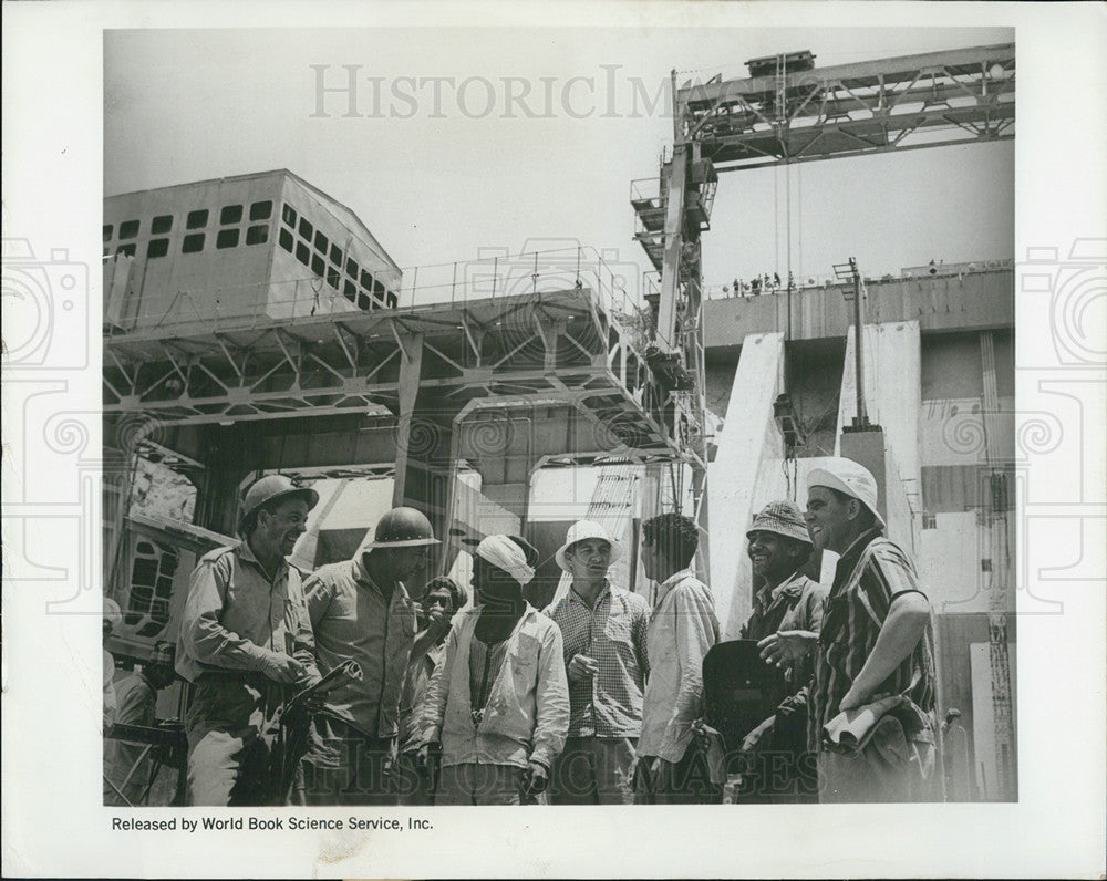 1968 Press Photo Russia Magazine Soviet Life engineers native trainees Arab - Historic Images