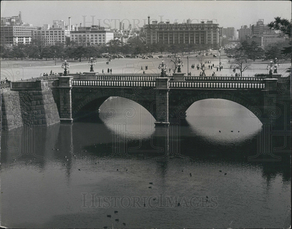 1964 Press Photo Tokyo: Double Bridge Spans Moat Main Approach Imperial Palace - Historic Images