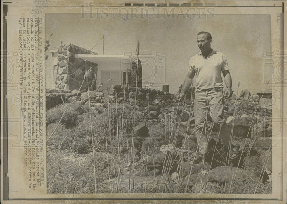 1968 Press Photo Yehuda Avni Walks Dude Ranch Israel His Dream Twenty Years - Historic Images