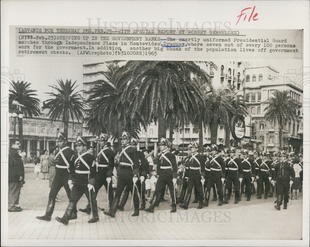 1965 Press Photo Presidential Guard, Independence Plaza, Montevideo, Uruguay - Historic Images