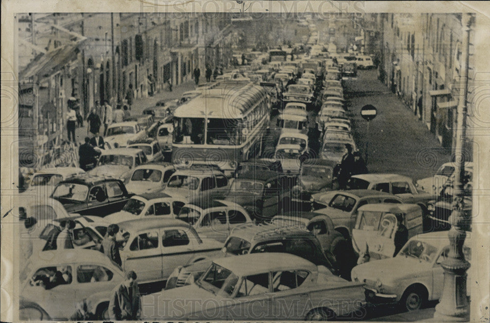 1963 Press Photo Vehicle Jam Italian Streets Due to Strike of Transport Workers - Historic Images