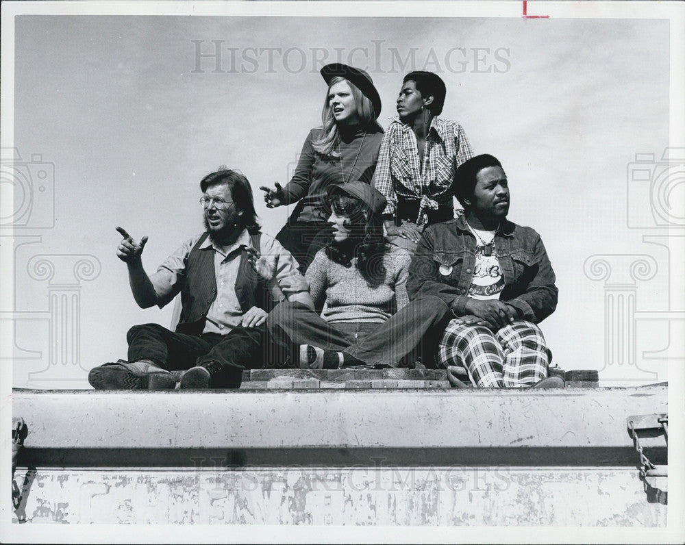 1975 Press Photo American Standard Revue Improvisational Group - Historic Images