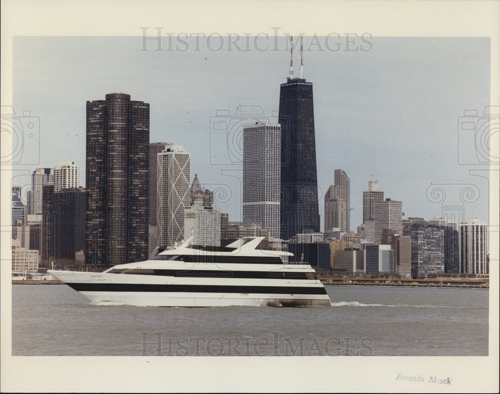 1991 Press Photo Cruise Ship Odyssey Arrives In Chicago - Historic Images